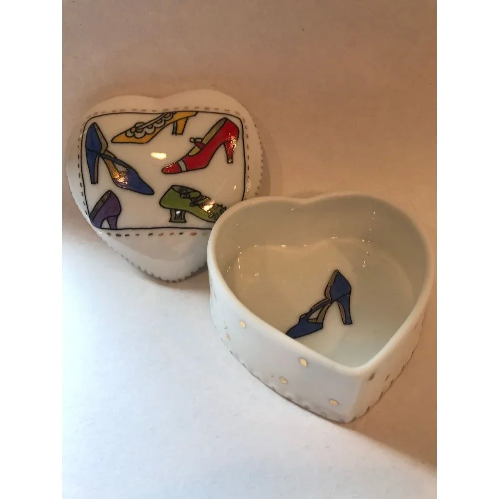 Vintage Deux Amies 11 Friends Handpainted High Heal Shoes Ceramic Heart Shaped